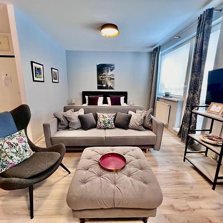 Bl - The Executive Suite, Boru - 24Hr Self Check-In, Free Private Parking, Balcony With Mountain View, 5 Minute Walk To City Center Besztercebánya Kültér fotó