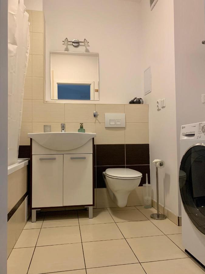 Bl - The Executive Suite, Boru - 24Hr Self Check-In, Free Private Parking, Balcony With Mountain View, 5 Minute Walk To City Center Besztercebánya Kültér fotó