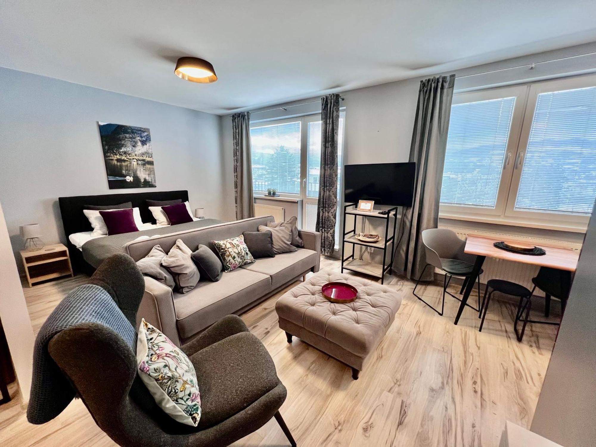 Bl - The Executive Suite, Boru - 24Hr Self Check-In, Free Private Parking, Balcony With Mountain View, 5 Minute Walk To City Center Besztercebánya Kültér fotó
