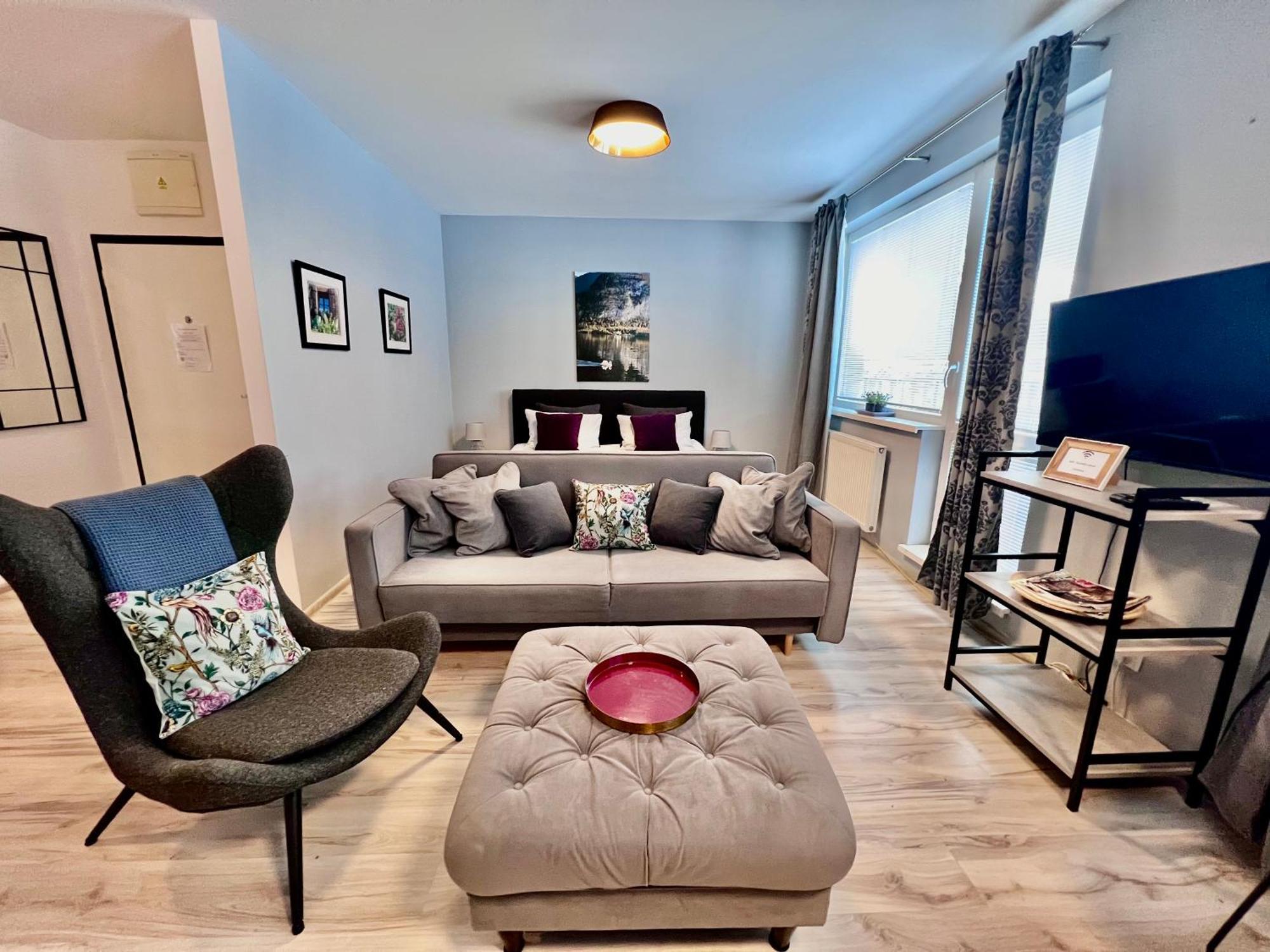 Bl - The Executive Suite, Boru - 24Hr Self Check-In, Free Private Parking, Balcony With Mountain View, 5 Minute Walk To City Center Besztercebánya Kültér fotó