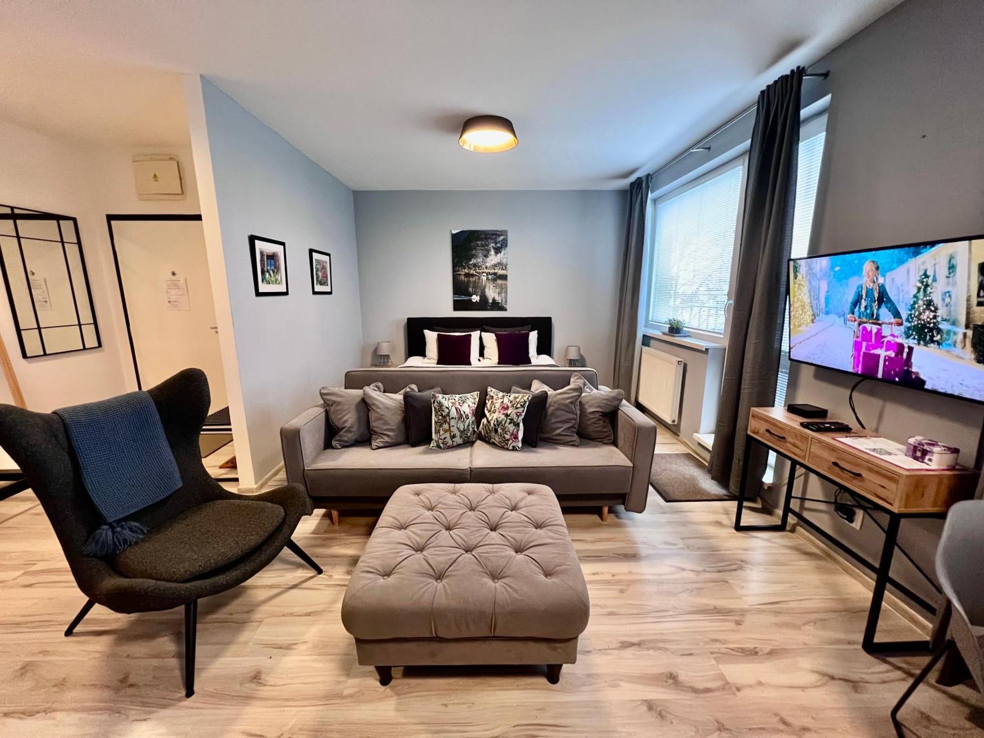 Bl - The Executive Suite, Boru - 24Hr Self Check-In, Free Private Parking, Balcony With Mountain View, 5 Minute Walk To City Center Besztercebánya Kültér fotó